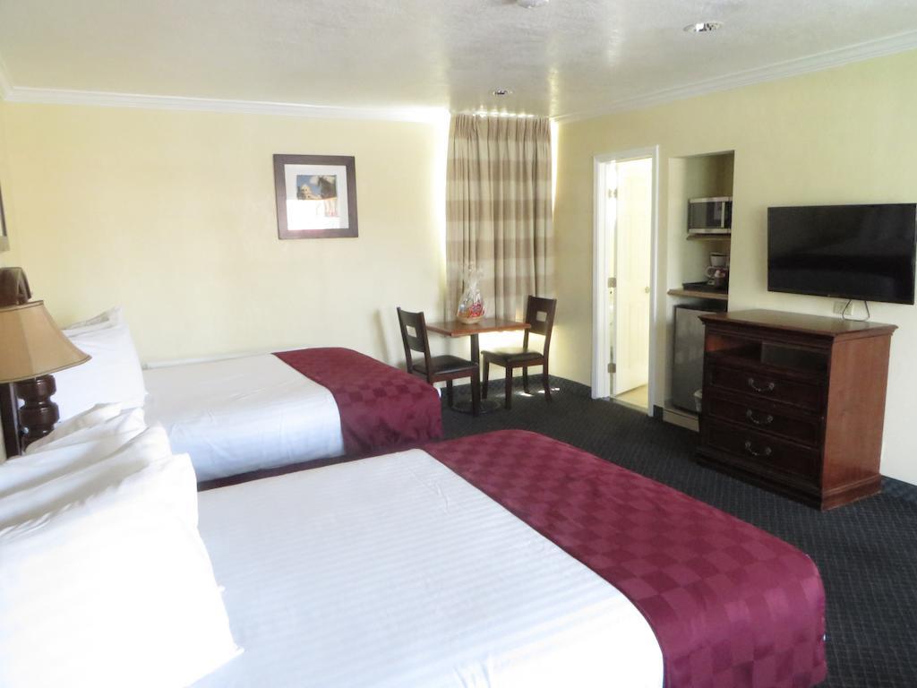 Best Inn & Suites Buena Park Bagian luar foto
