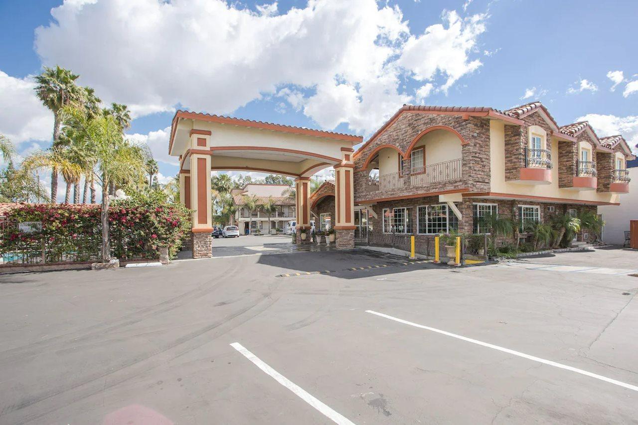 Best Inn & Suites Buena Park Bagian luar foto