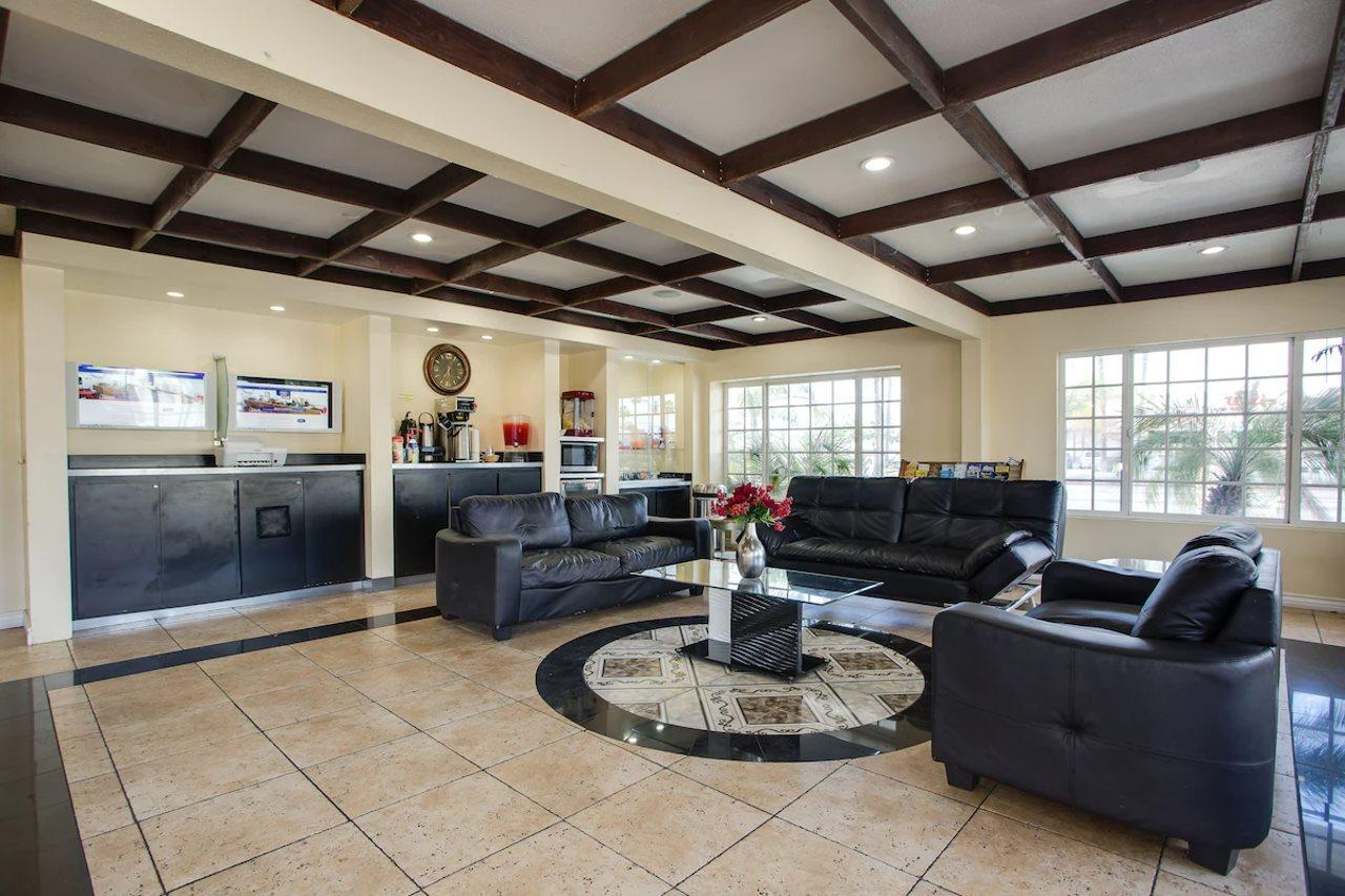 Best Inn & Suites Buena Park Bagian luar foto
