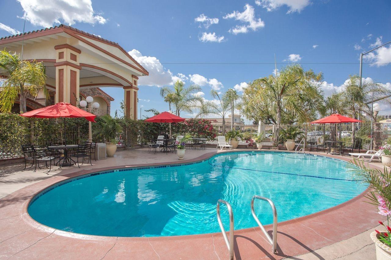 Best Inn & Suites Buena Park Bagian luar foto