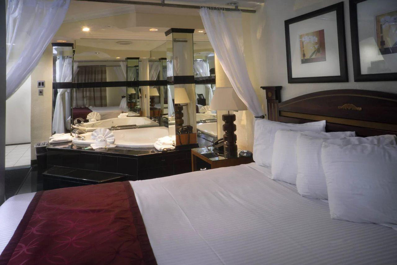 Best Inn & Suites Buena Park Bagian luar foto