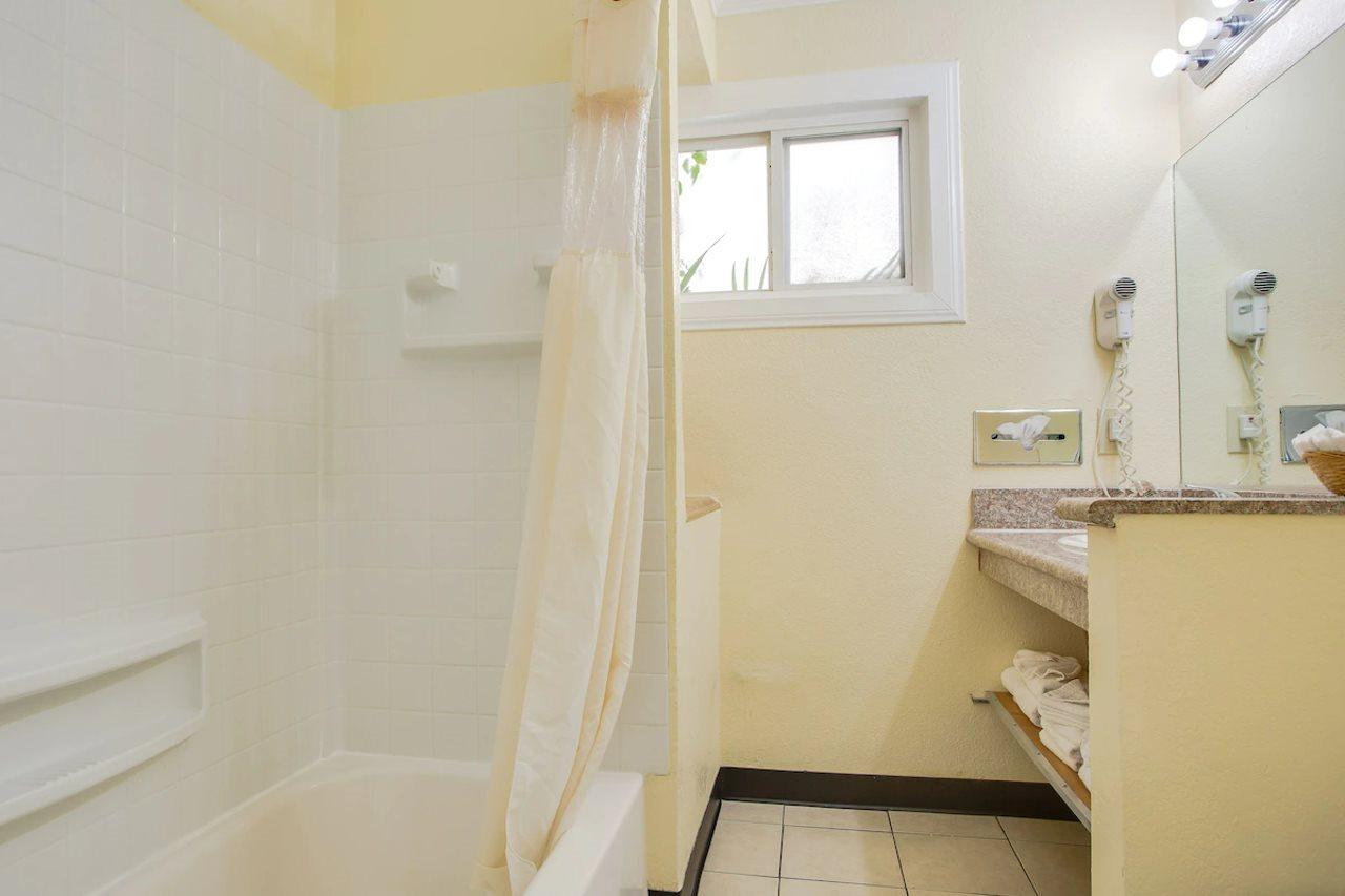 Best Inn & Suites Buena Park Bagian luar foto