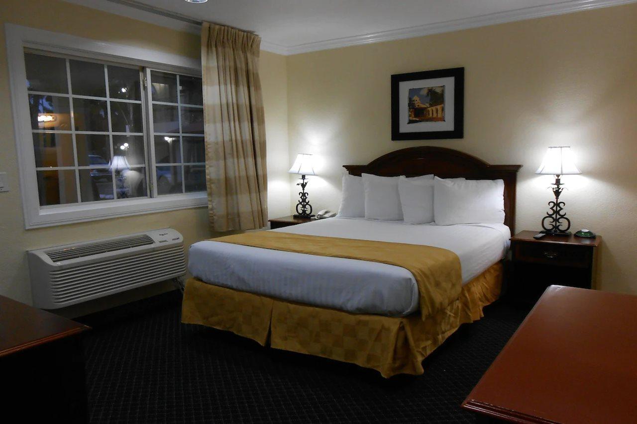 Best Inn & Suites Buena Park Bagian luar foto