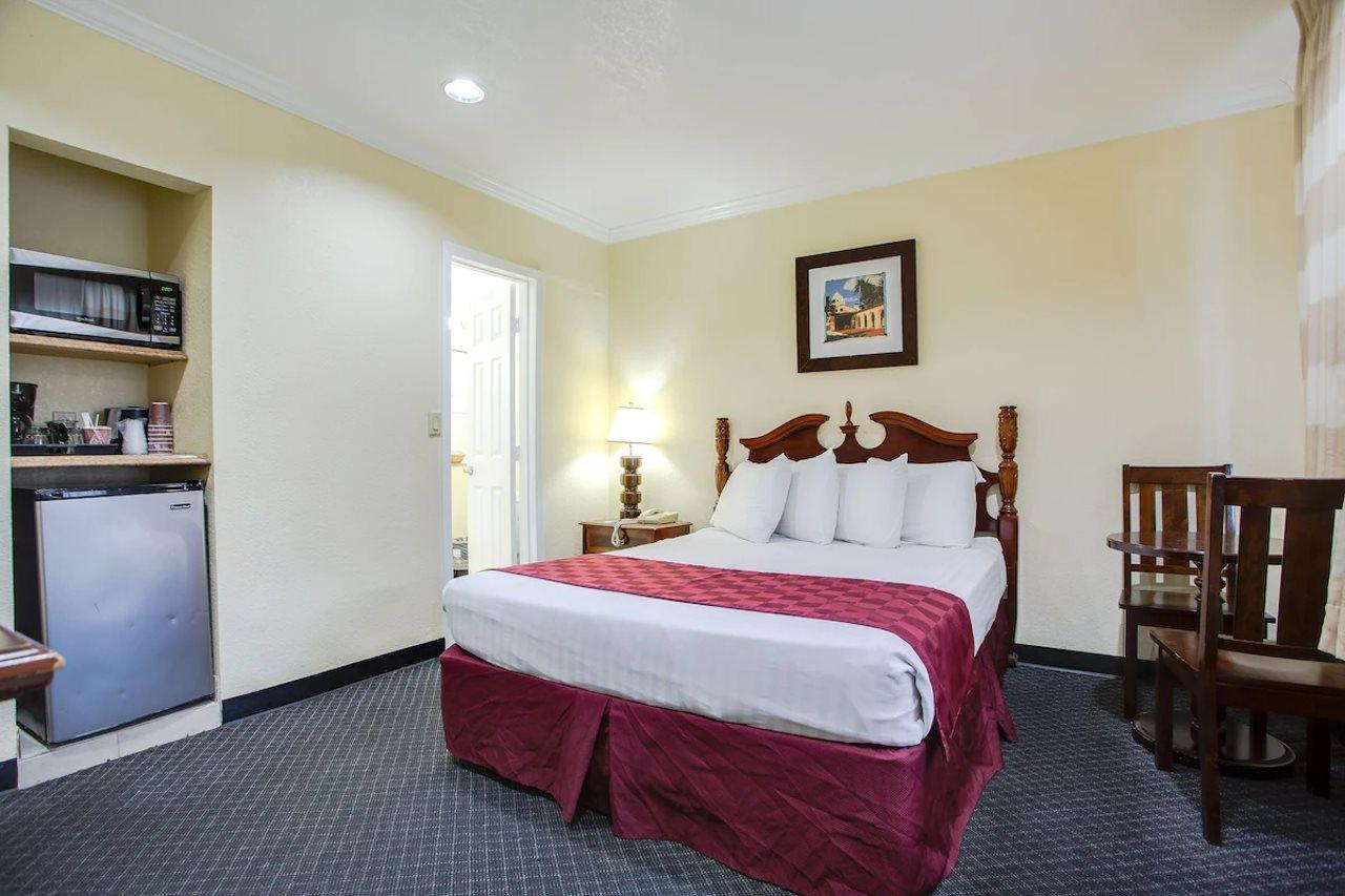 Best Inn & Suites Buena Park Bagian luar foto