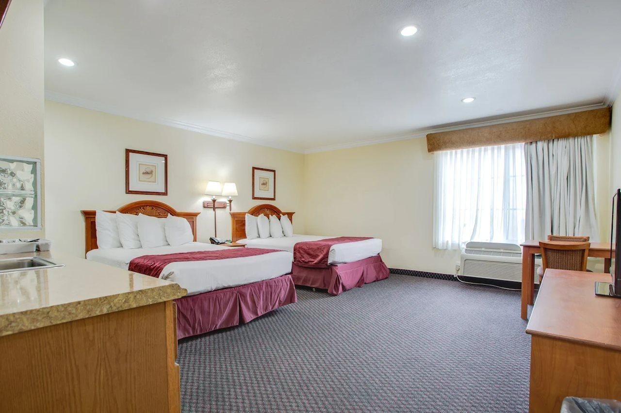 Best Inn & Suites Buena Park Bagian luar foto