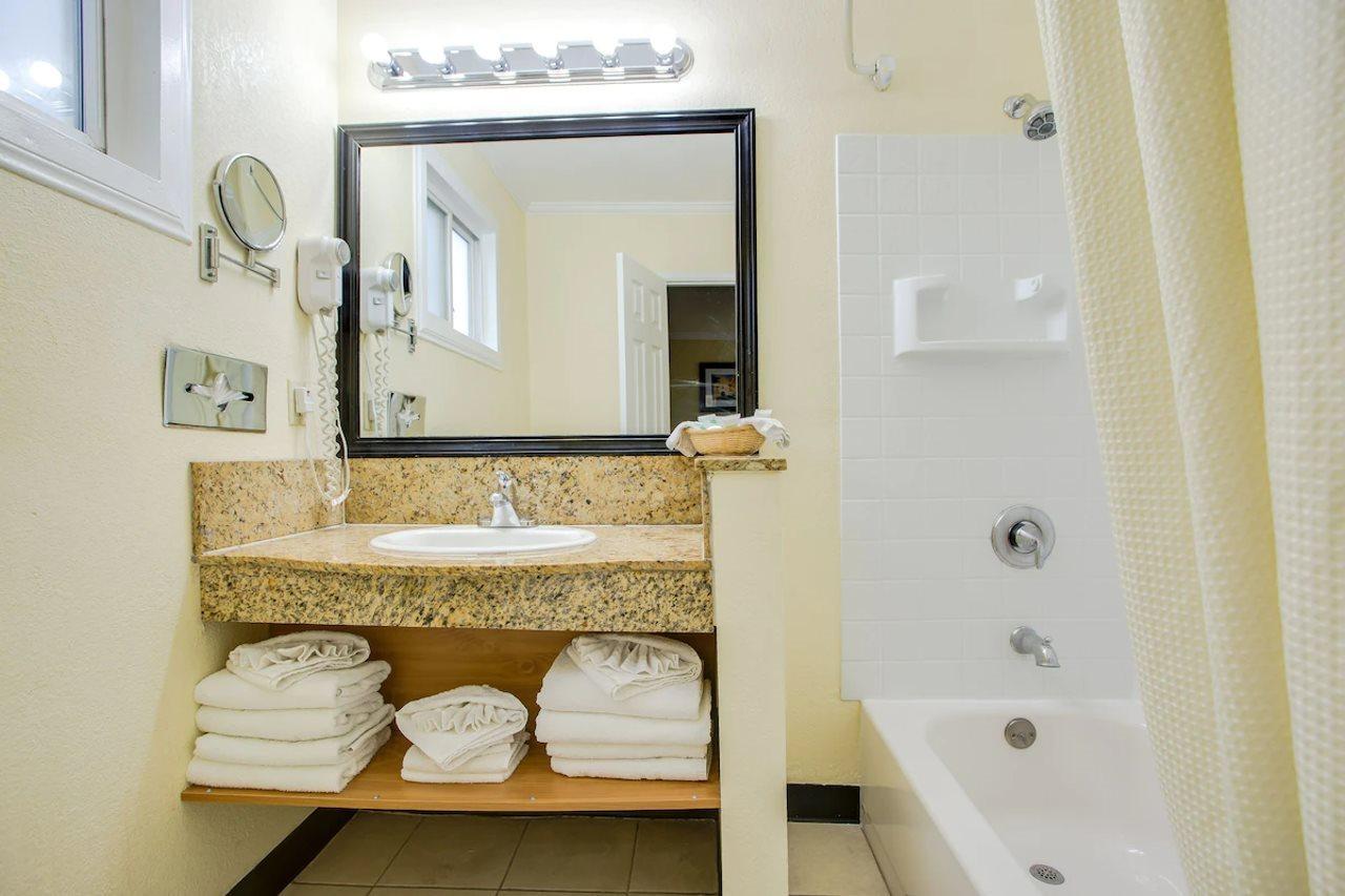 Best Inn & Suites Buena Park Bagian luar foto