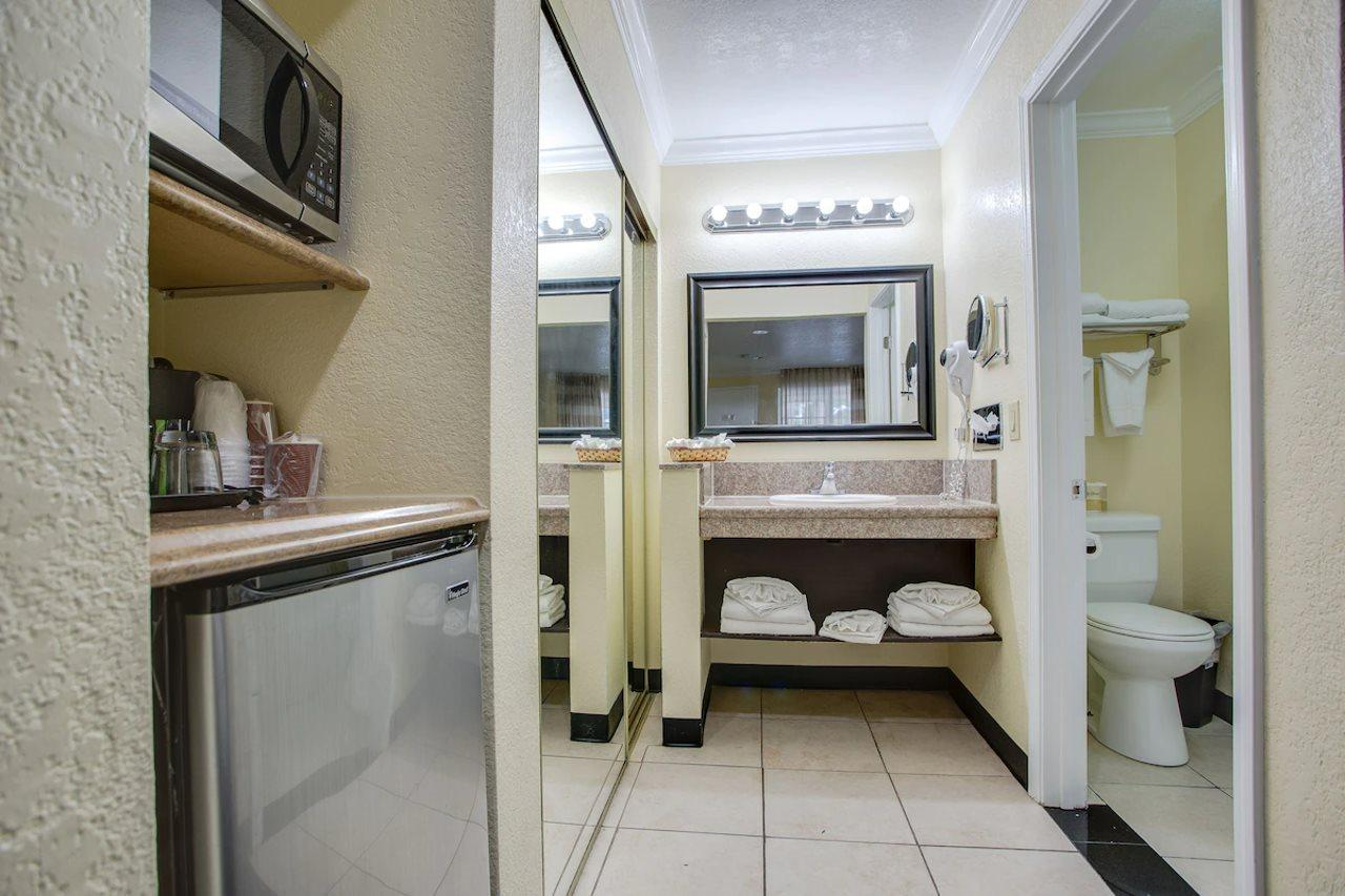 Best Inn & Suites Buena Park Bagian luar foto