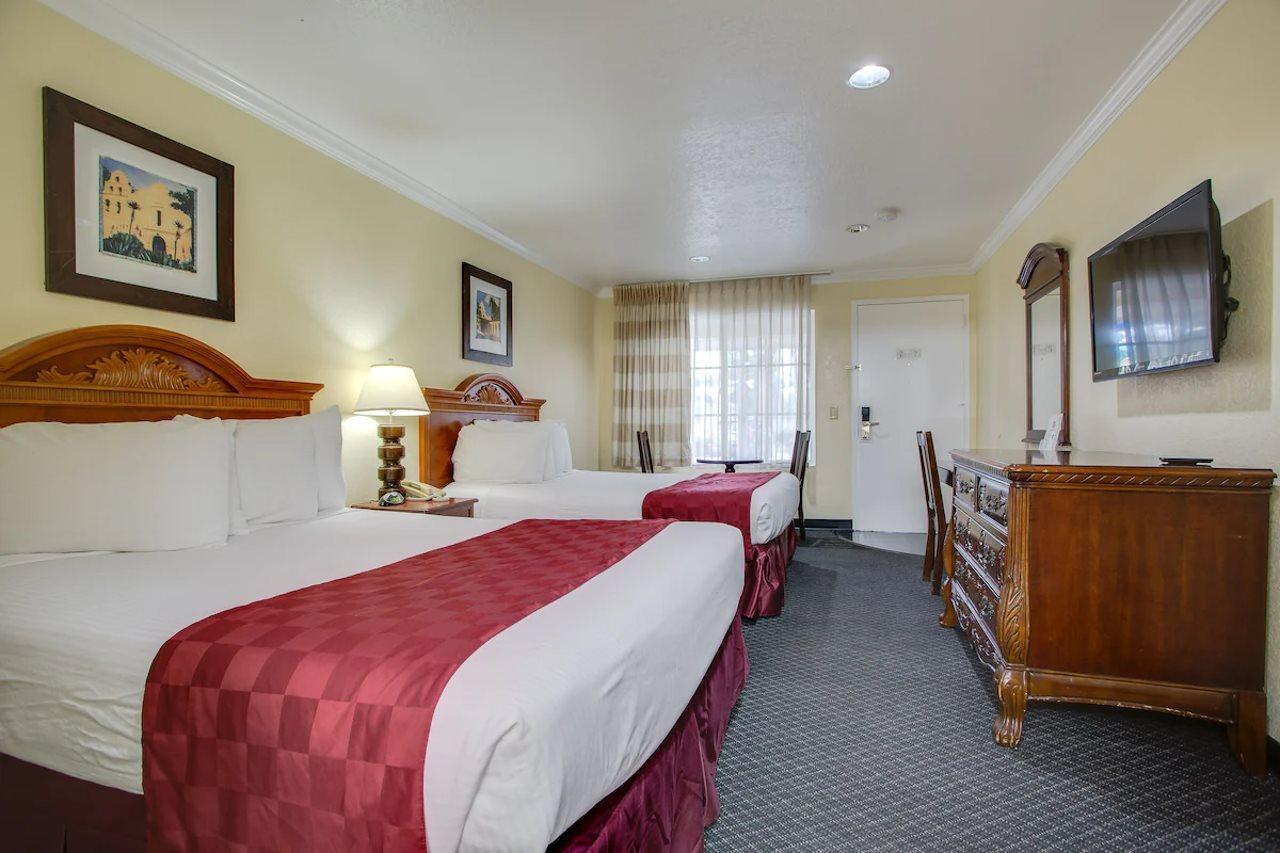 Best Inn & Suites Buena Park Bagian luar foto