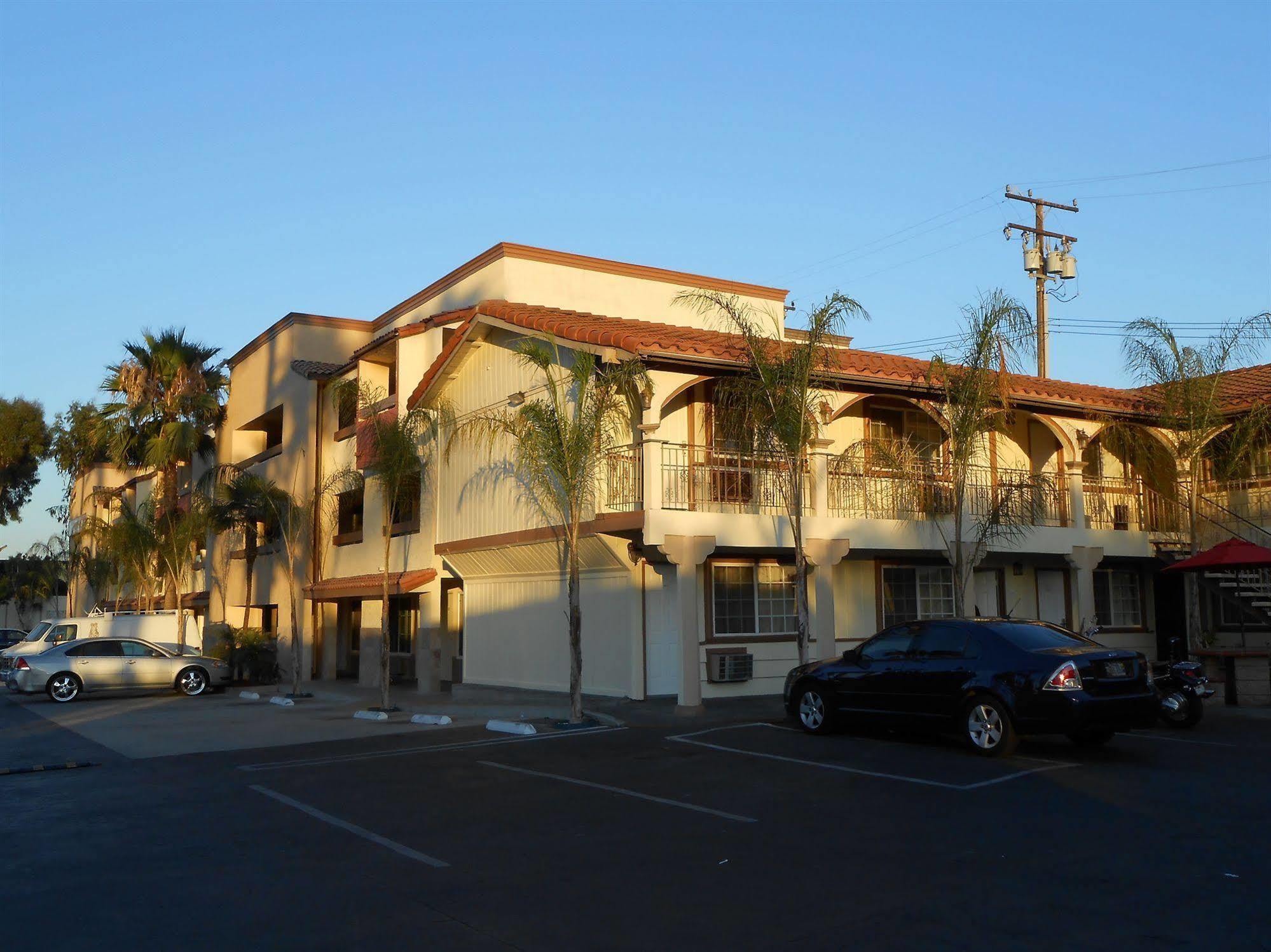 Best Inn & Suites Buena Park Bagian luar foto