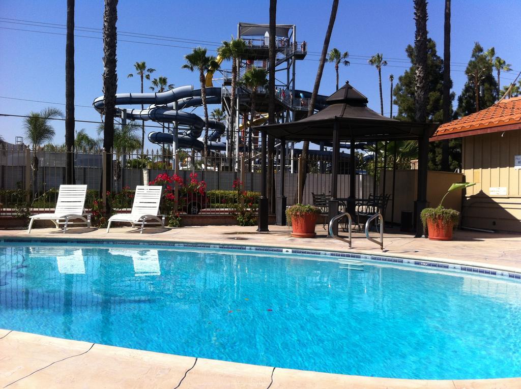 Best Inn & Suites Buena Park Bagian luar foto