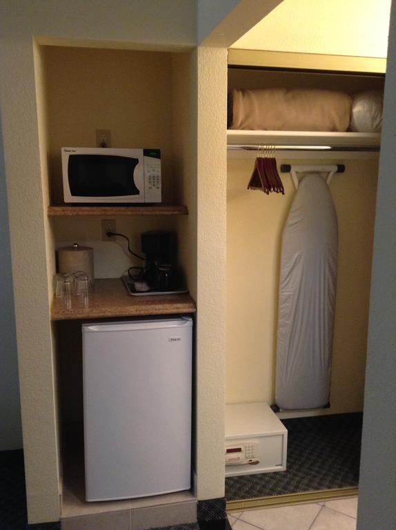 Best Inn & Suites Buena Park Bagian luar foto