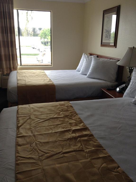 Best Inn & Suites Buena Park Bagian luar foto